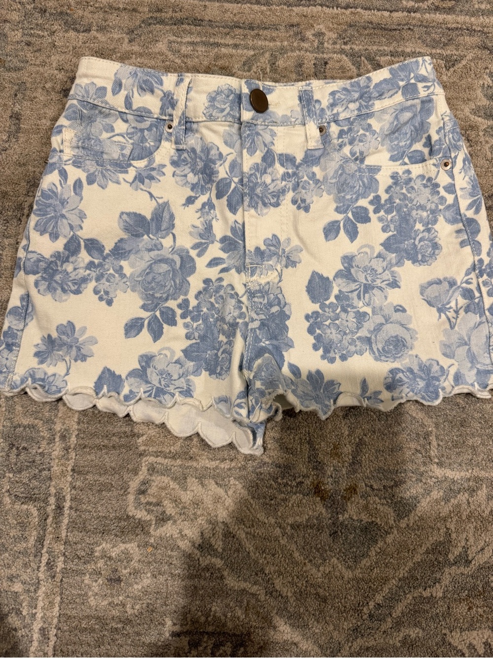Floral Scallop Hem Women’s Shorts - Blue on White